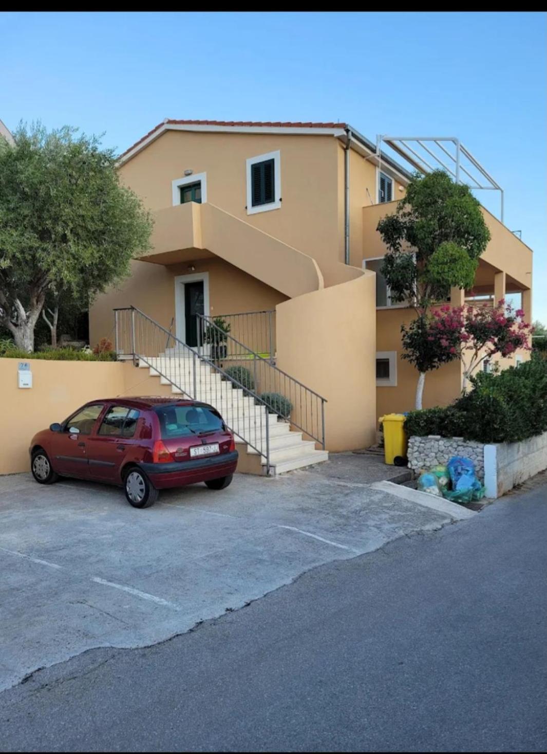 Apartman Zara Razanj Luaran gambar