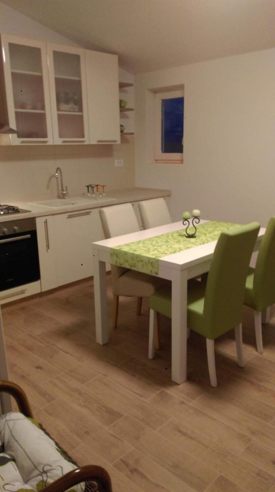 Apartman Zara Razanj Luaran gambar