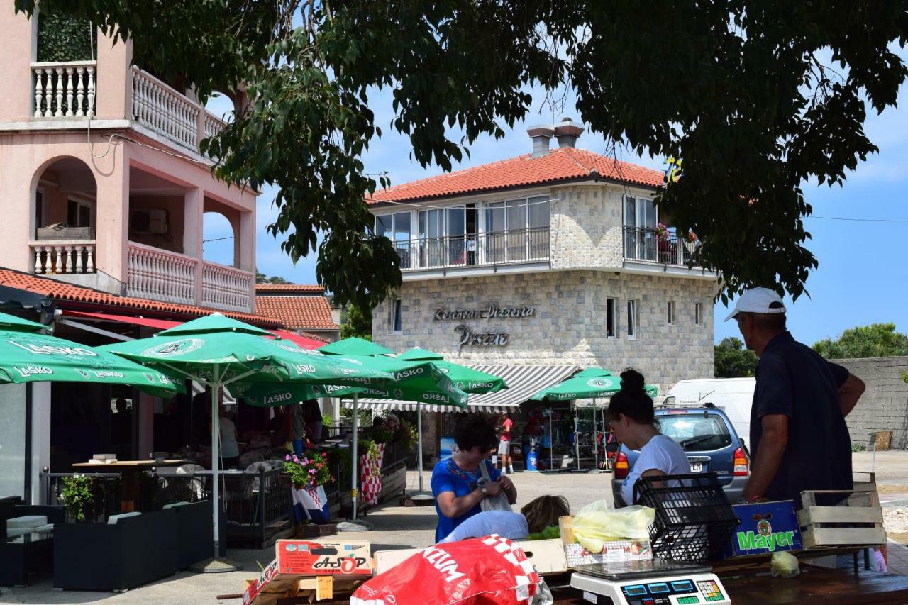 Apartman Zara Razanj Luaran gambar